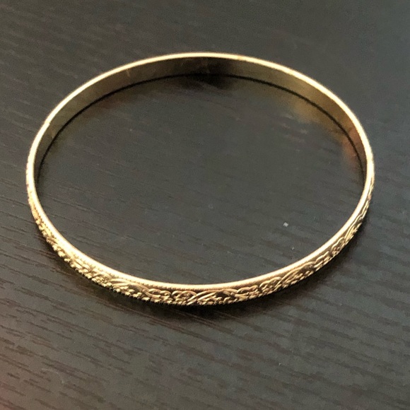 🟢 faux elegant gold bangle - Picture 2 of 3